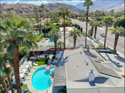 The Blush - with Pool, Bars, Neons! in Palm Springs, USA