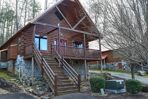 B&B Gatlinburg - Lovely Cabin-close To All The Fun! - Bed and Breakfast Gatlinburg