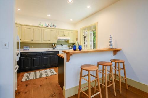 Coastal Charm Space Galore at Norma's Escape - image 7
