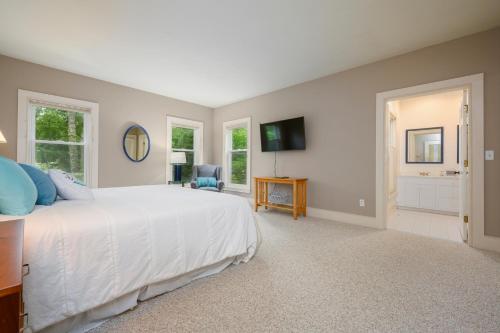 Coastal Charm Space Galore at Norma's Escape - image 10