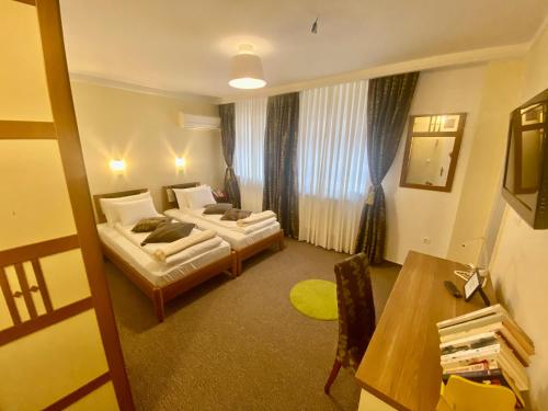 2 twin beds