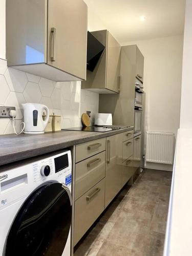 ห้องครัว, Private Northumberland Apartment - FREE PARKING in ไบลท์