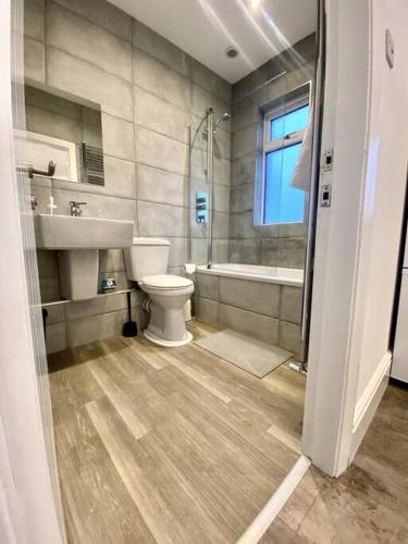 ห้องน้ำ, Private Northumberland Apartment - FREE PARKING in ไบลท์