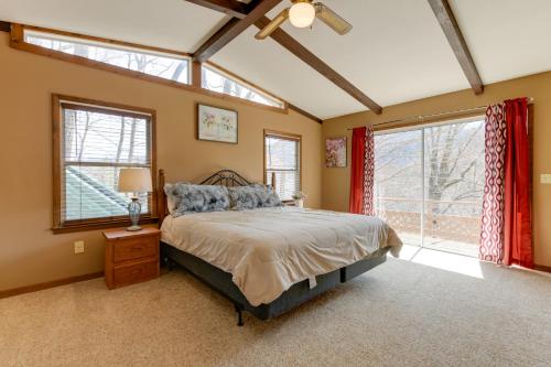 Mountain-View Maggie Valley House with Spacious Deck - image 14