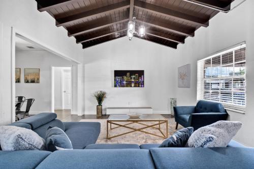Casa Sofia 4-Bedroom Luxury Home with Pool in Miami, USA