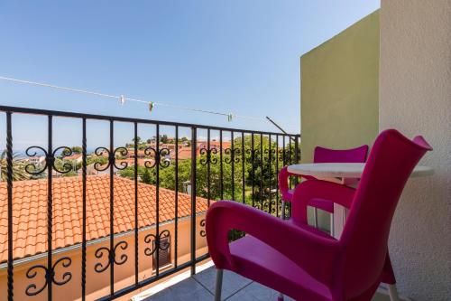 Double Room with Balcony and Sea View image 6