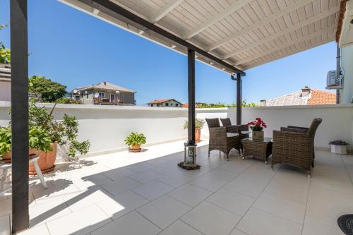 Double Room with Terrace image 2