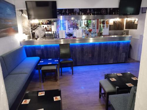 De L'Etang - image 6