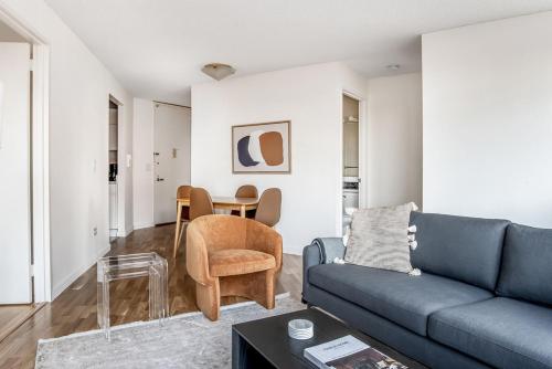 UES 2br w elevator doorman gym nr Central Park NYC-1071 in New York, USA