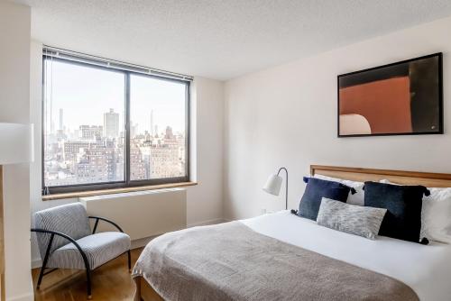 UES 2br w elevator doorman gym nr Central Park NYC-1071 in New York, USA