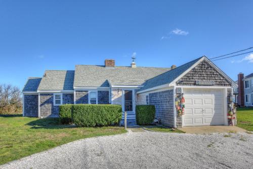 Charming Cape Cottage—Ocean Views Private Beach - image 10