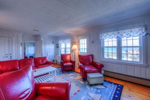 Charming Cape Cottage—Ocean Views Private Beach - image 2
