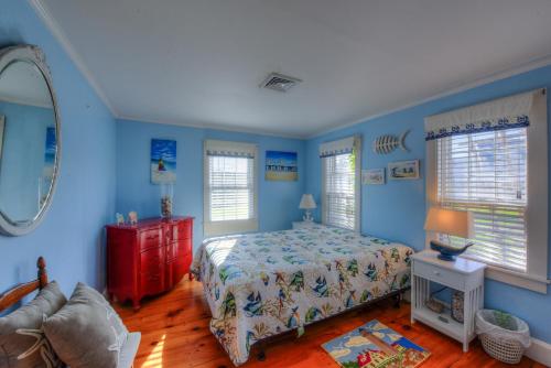 Charming Cape Cottage—Ocean Views Private Beach - image 8