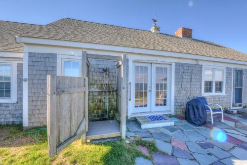 Charming Cape Cottage—Ocean Views Private Beach - image 4