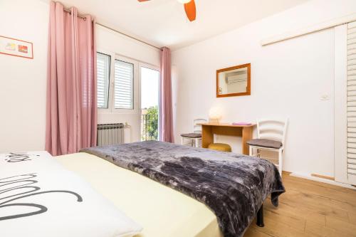 Double Room with Balcony and Sea View image 2