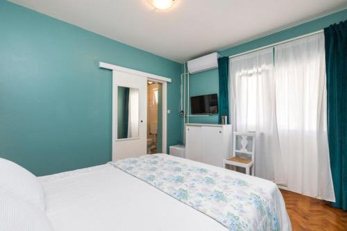 Double Room with Terrace image 5