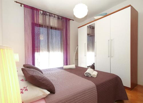 Three-Bedroom Apartment with Terrace image 9