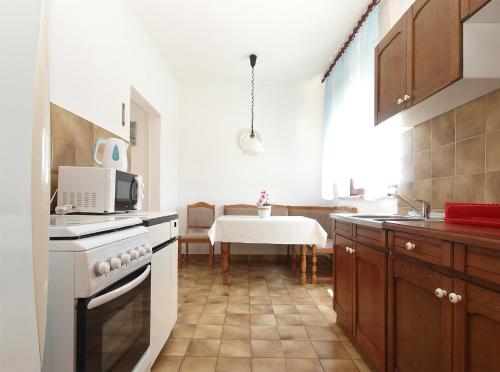 Three-Bedroom Apartment with Terrace image 4