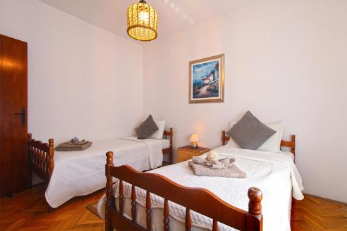 Three-Bedroom Apartment with Terrace image 7