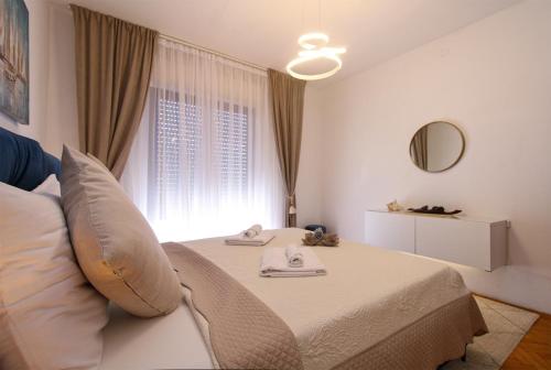 Three-Bedroom Apartment with Terrace image 9