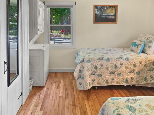 Quintessential Cape Cottage Near the Beach - image 13