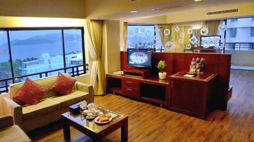 Suite with Sea View image 8