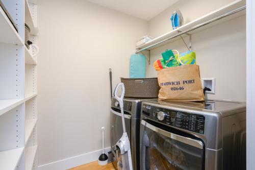 TJs Tide: Prime Location Condo w/ Outdoor Deck - image 5