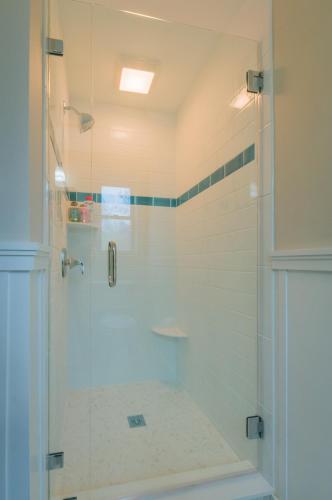 18 Bourne Avenue Sandwich - - Cape Cod - Tap to explore photos