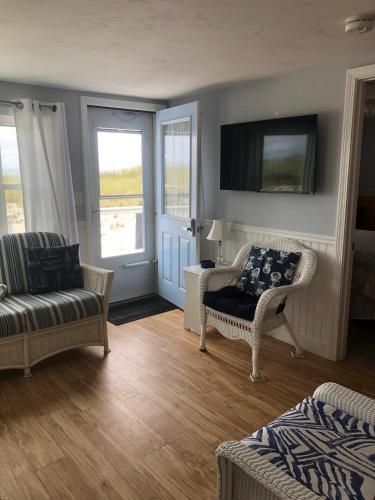 Oceanfront Cottage—Private Beach Bay Views - image 3