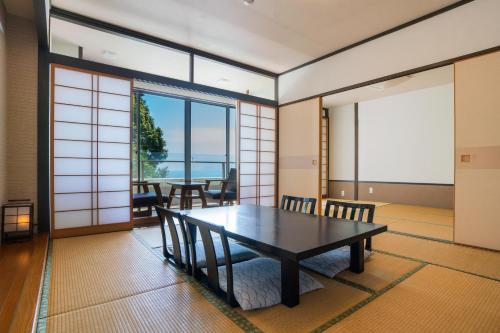 Japanese-Style Room (5 Adults)