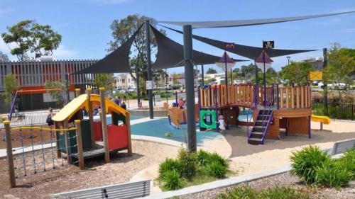 Instalaciones, Mara Bello - Umina Beach in Umina Beach