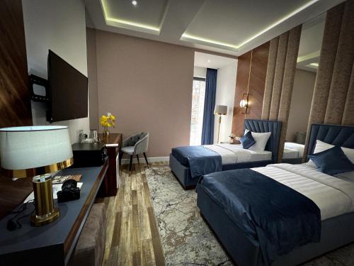 2 twin beds