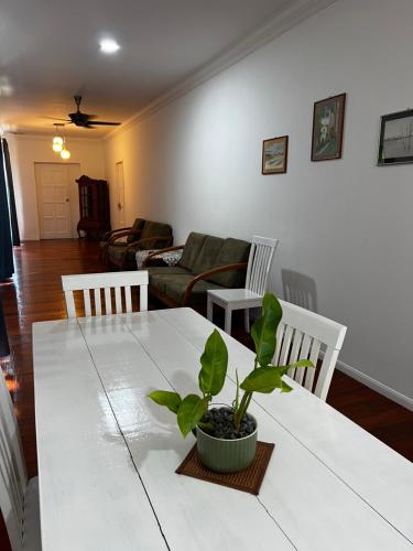 Fasiliteter, Hus i Putatan på 232 kvm, med 4 soverom, 3 bad (LUMUN Holiday Home Rental) in Penampang