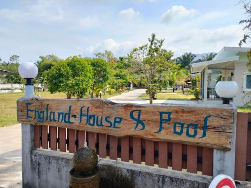 England House & Pool