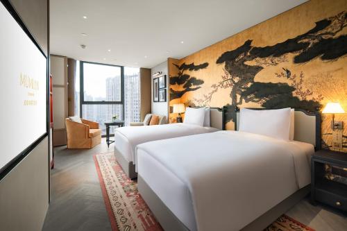 Deluxe Double Room with Bath image 3