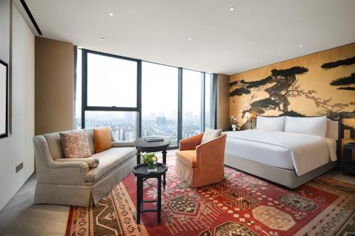 Standard Double Room image 3