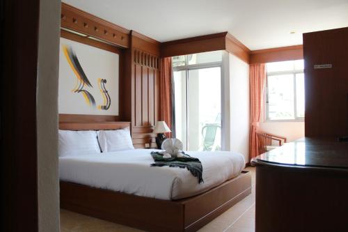 Talya Patong Hotel Room Type - Deluxe Double Room with Balcony