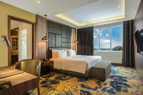 1 king bed, 1 sofa bed