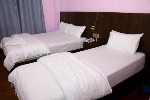 Bed, Hotel Yes in Janakpur