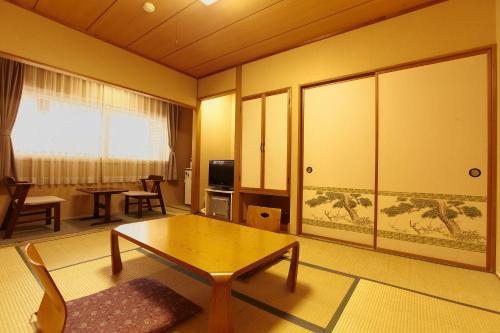 room detail thumbnail 1