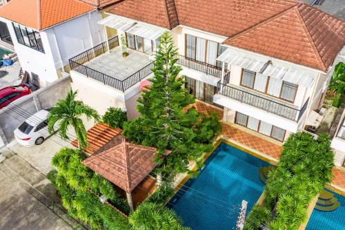 East Villa 2, бассейн, 3 спальни by IBG Property