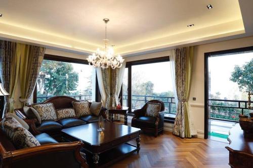 A Majestic Luxurious Villa Overlooking The Ganges photo 2