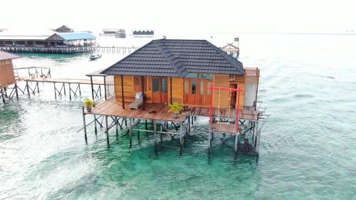 Derawan Fisheries Cottage