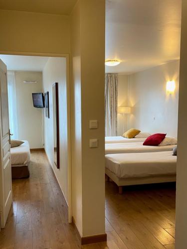 2 bedrooms, 4 beds