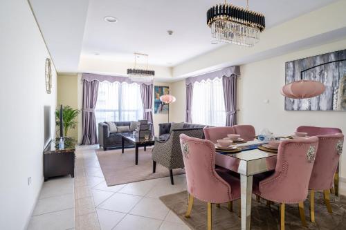 Veer Apartments - 82nd Floor Princess Tower - Palm View, Dubai (photo 2)