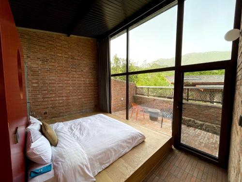 440522776 Brickyard Retreat at Mutianyu Great Wall Adjoin to Mutianyu Great Wall - Room with the View of Great Wall - Free Chinese massage experience - Vehicle Shuttle Service - International Catering - SPA& Nail Beauty Facilities