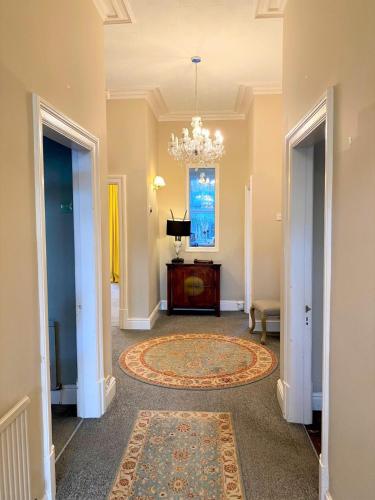 Lyndhurst - Victorian villa with heated pool in Huyton