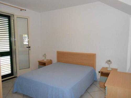 Three-room apartment with sea view on the coast of olive trees