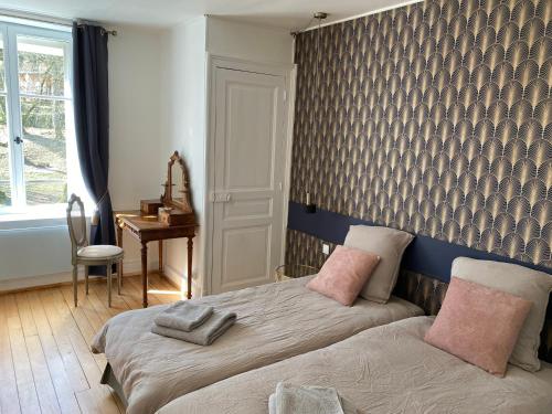 LE CHATEAU DE MONTHUREUX LE SEC Room Type - Large Double Room