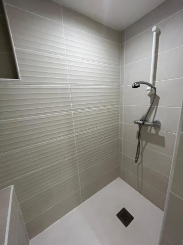 浴室, Riva, Appt rénové dans le bourg de Ouistreham (Riva, Appt renove dans le bourg de Ouistreham) in 威斯特拉姆